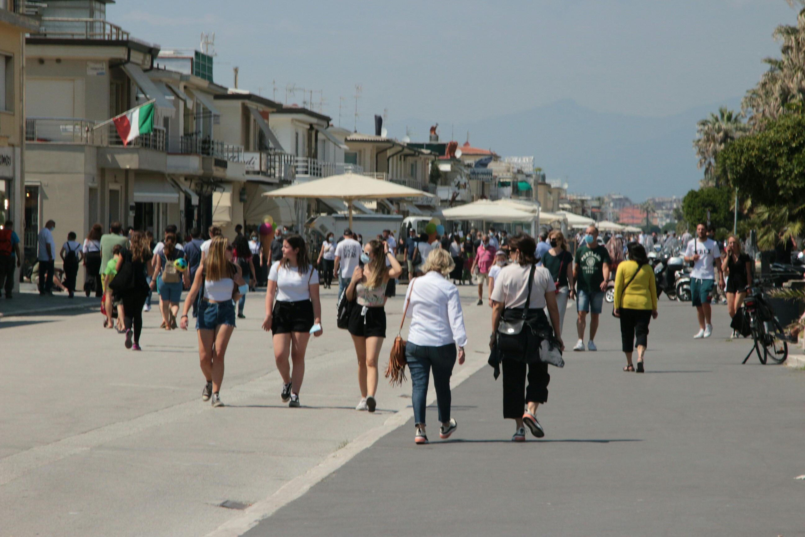 Turismo, dopo 92 anni Viareggio è senza l’ufficio informazioni per i “bagnanti”: i motivi di un pasticcio