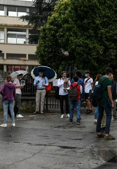 Liceo Vallisneri: sono 22 i cento, in due strappano anche la lode. Tutti i nomi dei diplomati
