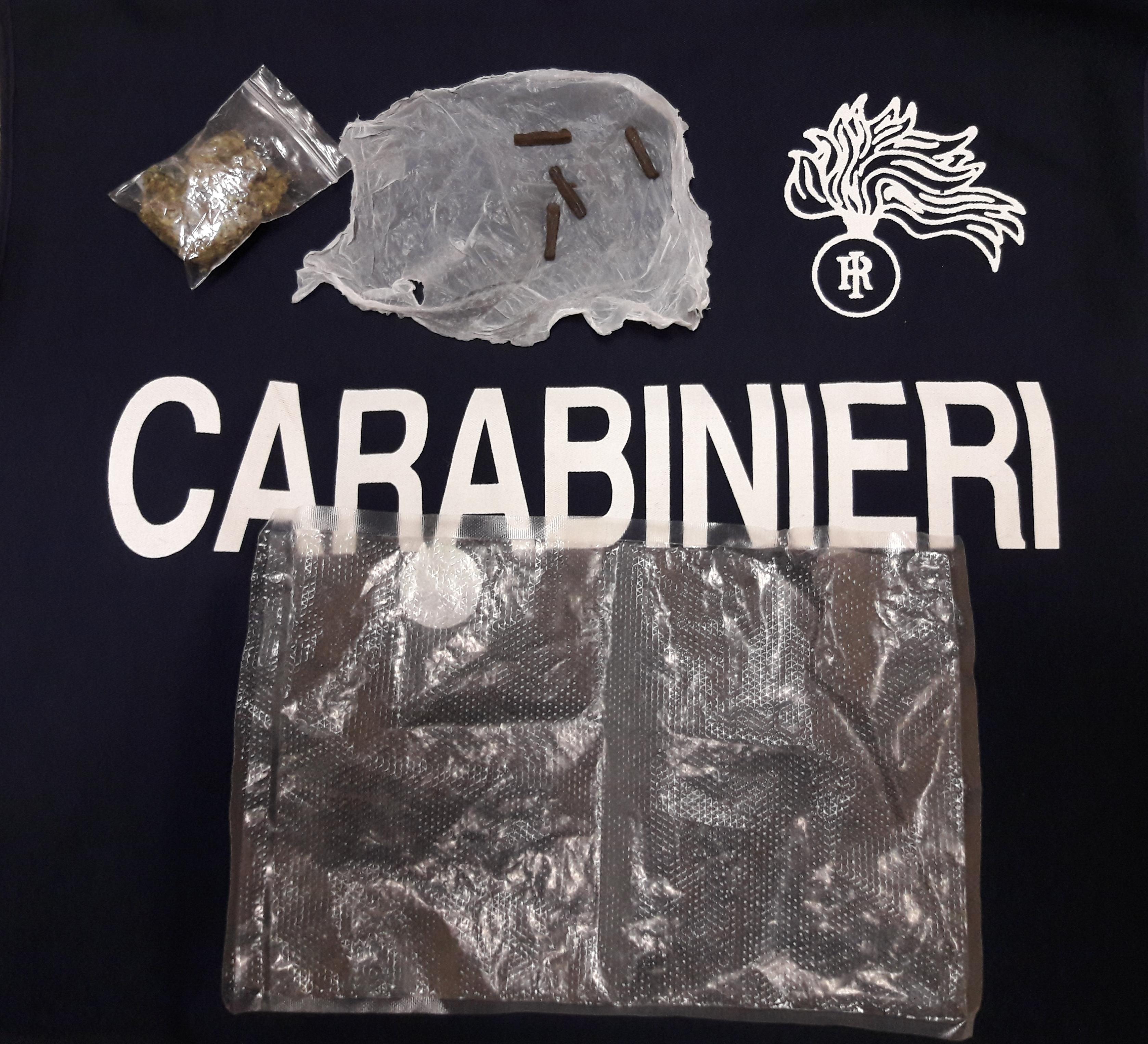 Reggio Emilia, nelle mutande la droga pronta allo spaccio: denunciato un gambiano