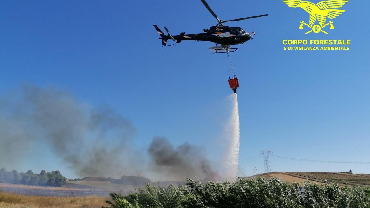 Ventuno incendi in Sardegna, per 4 sono stati necessari gli elicotteri