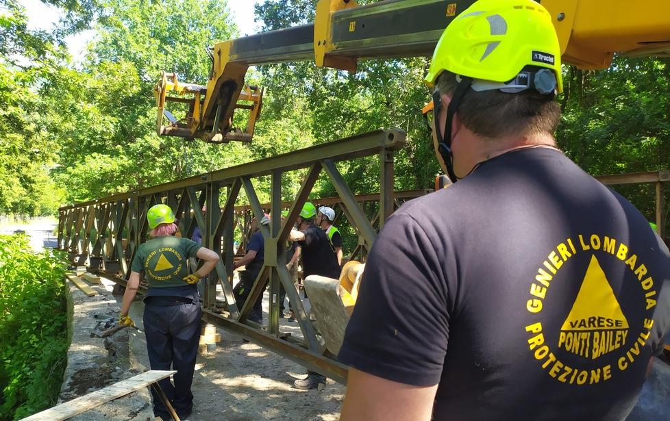 Un ponte Bailey sul fiume Otrano