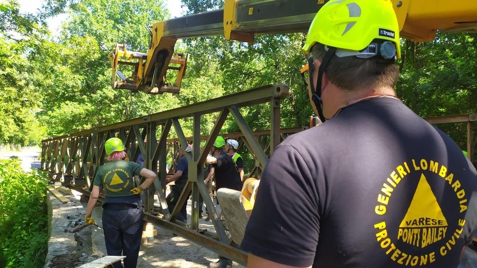 Un ponte Bailey sul fiume Otrano