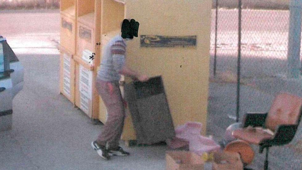 Rifiuti abbandonati Multati in 30 e molti a rischio denuncia