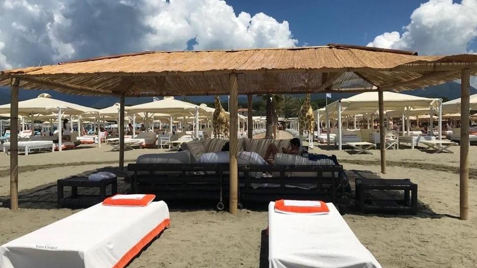 È tornata la pagoda sulla spiaggia del Twiga