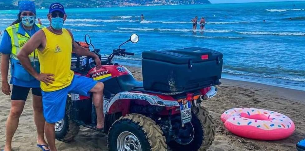 Malore in spiaggia Turista di 87 anni soccorso col quad 