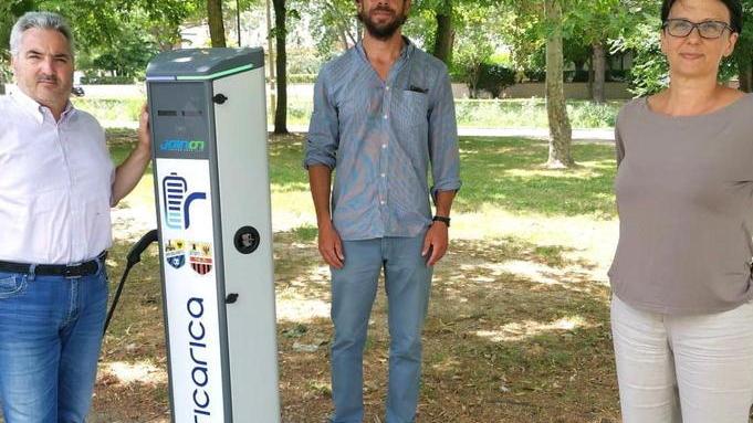 Installata la prima colonnina di ricarica per veicoli elettrici