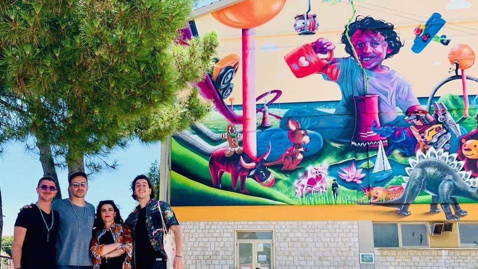 Arte, colori e idee dei ragazzi ecco il murale di Lopez Bruchi
