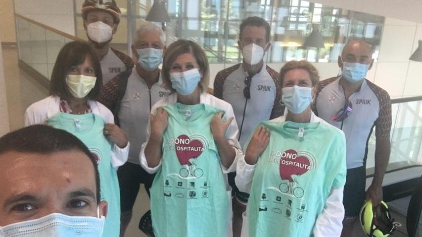 Dalla Sicilia a Milano in bici contro il Covid fanno sosta a Pistoia