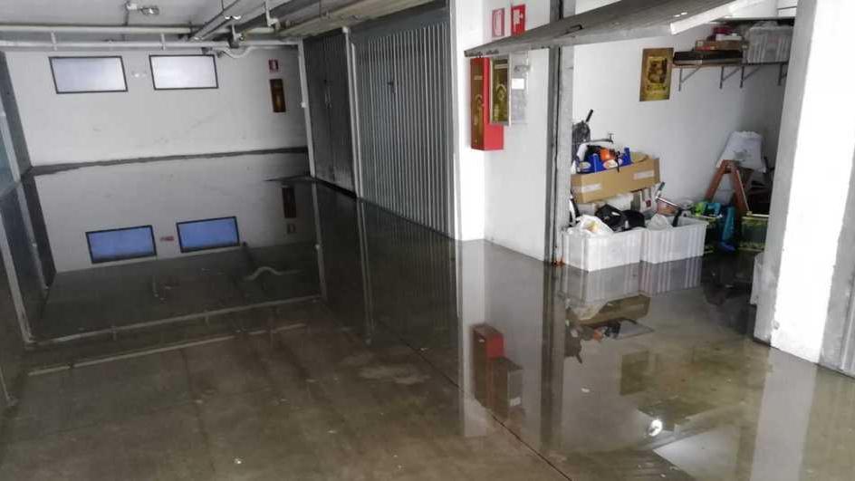 Nubifragio allaga i garage