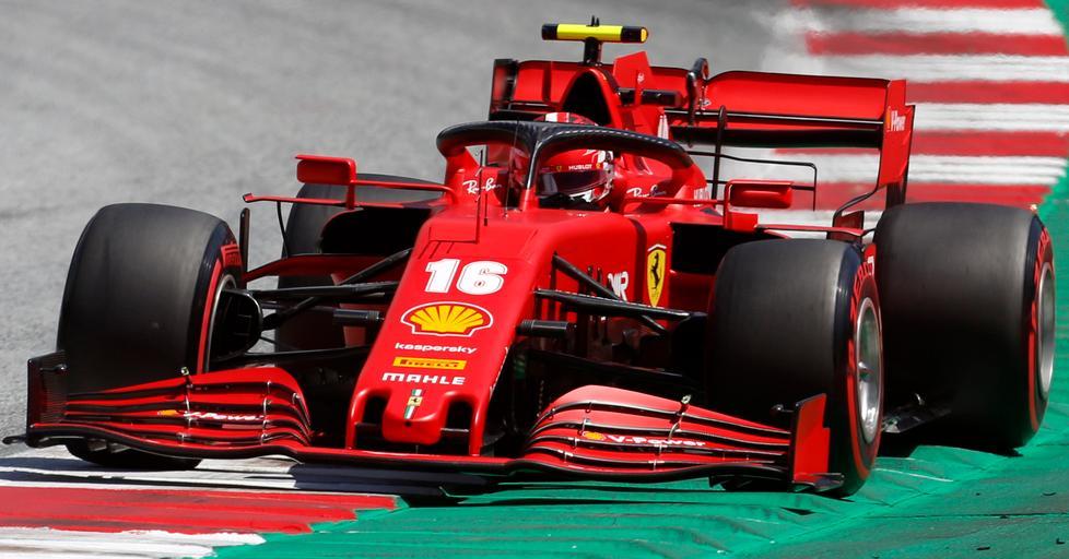 Scatta la Formula 1, ma la Ferrari stecca: dominio Mercedes e Bottas firma la pole 