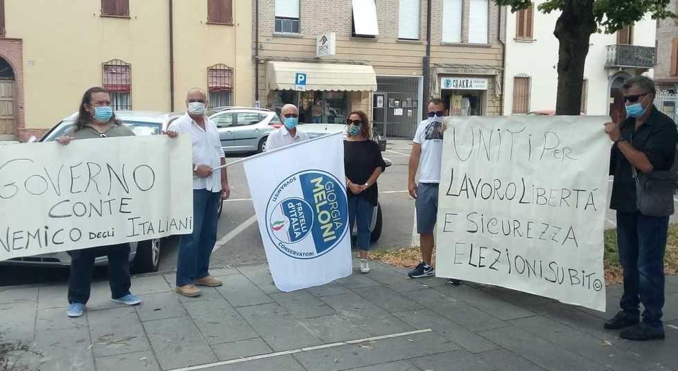 Fratelli d’Italia in piazza «Alle comunali centrodestra unito»