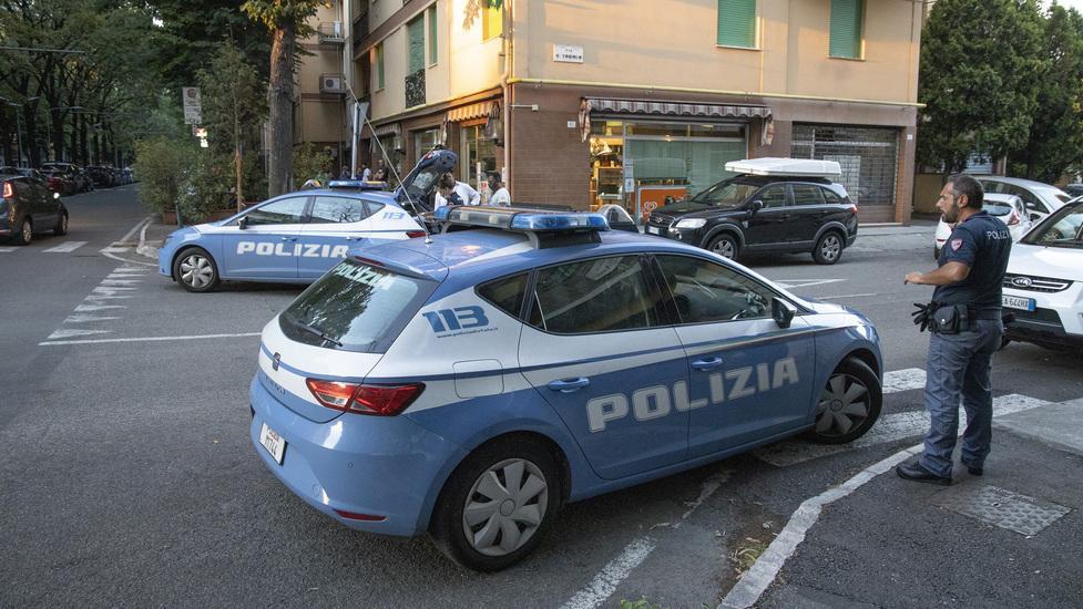 Modena Viale Gramsci, due accoltellati: subito arrestato