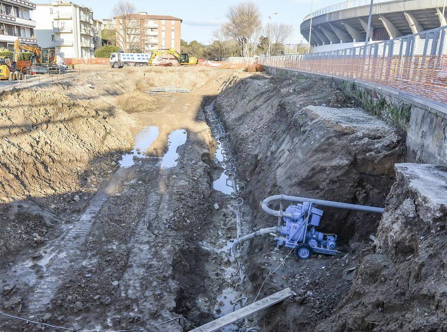 I lavori nella zona dello stadio: sulla destra della fotografia si nota la curva dell’Armando Picchi