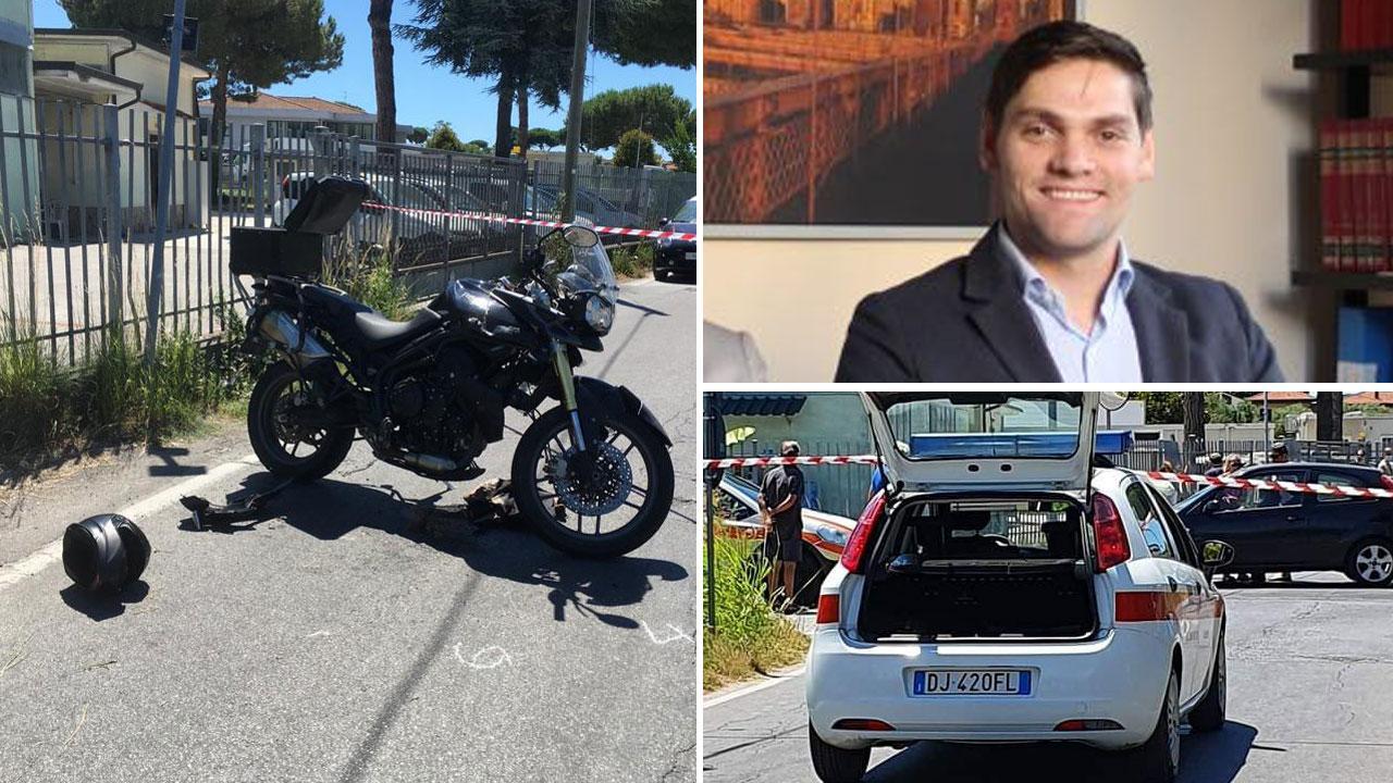 Sopra la moto su cui viaggiava il giovane, che stava andando al mare. A sinistra l’auto della municipale, a fianco
Cappelletti sorridente.