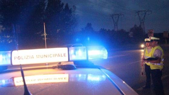 Scontro tra auto e bici elettrica artigianale: grave una donna