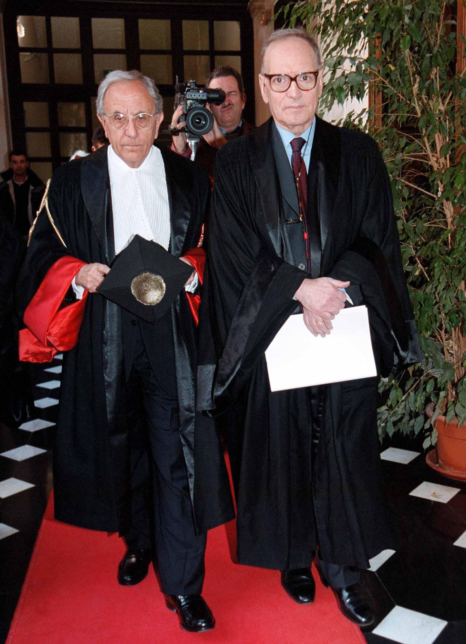 Pasquae Mistretta ed Ennio Morricone nel 2000 a Cagliari