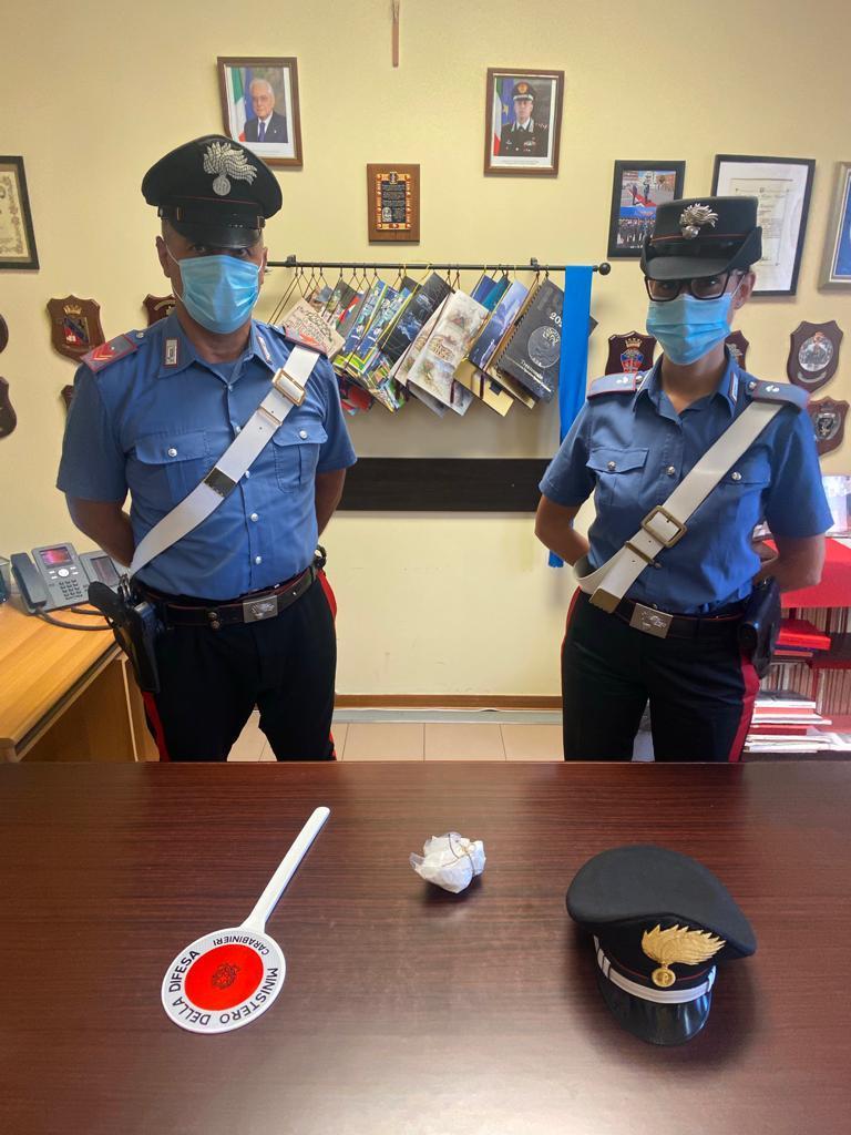 Sull'auto sportiva con un etto di cocaina sotto al sedile: arrestati in due 