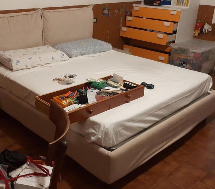 I proprietari sono al mare, i ladri svaligiano una villetta 