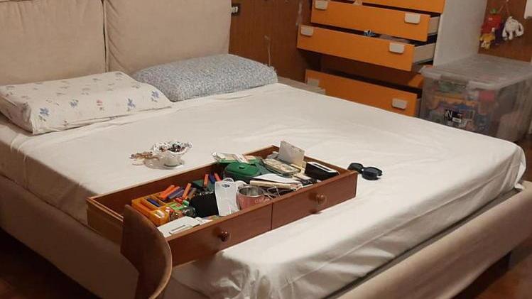 I proprietari sono al mare, i ladri svaligiano una villetta