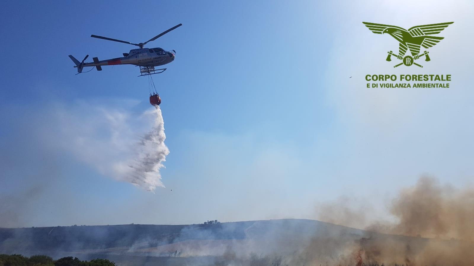 Incendio a Talana, interviene l'elicottero 