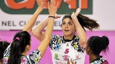 La giovane pallavolista Eleonora Tosi con la squadra
