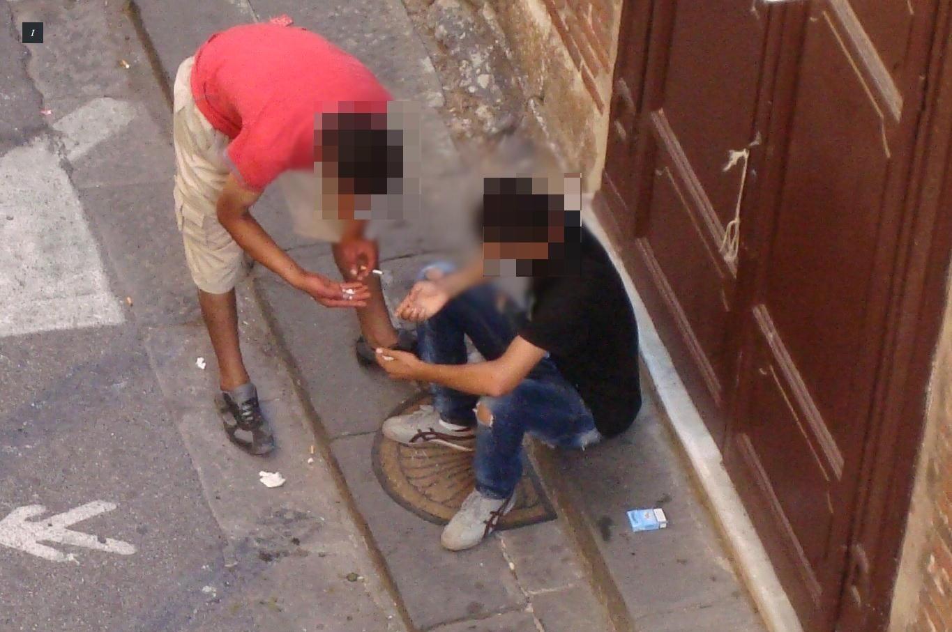 Spaccio in centro storico (Foto Muzzi)