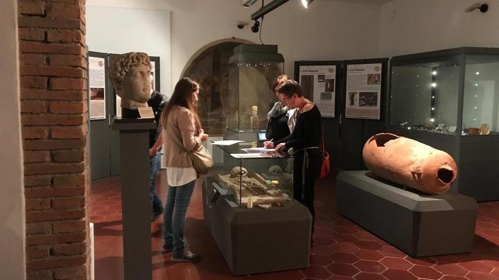 Una sala espositiva del Museo archeologico di Cecina