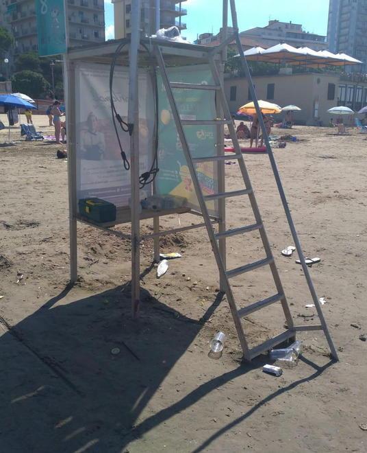 Torrette nel mirino dei vandali Dotazioni spaccate o rubate 