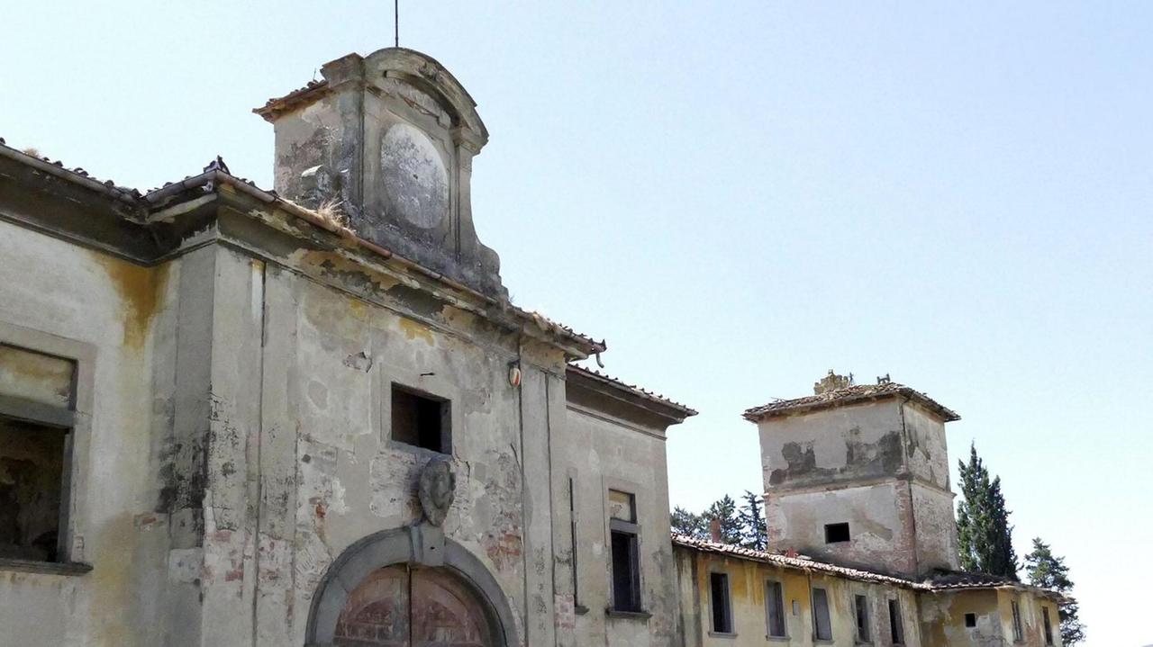 La facciata della Fattoria Medicea alle Cascine di Tavola