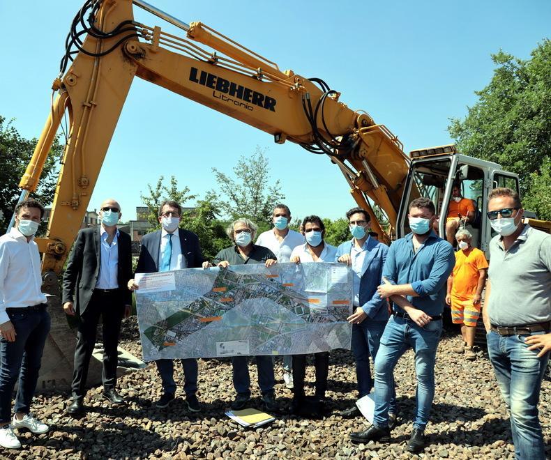 Modena Inizia il cantiere che porterà la ciclabile lungo i vecchi binari 