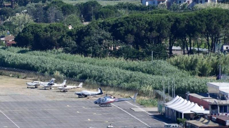 La manovra sbagliata e il velivolo va fuori pista