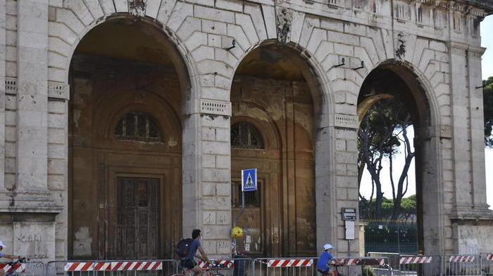 Margherita, la “nonna” nobile di Livorno che non riesce a liberarsi dalle transenne