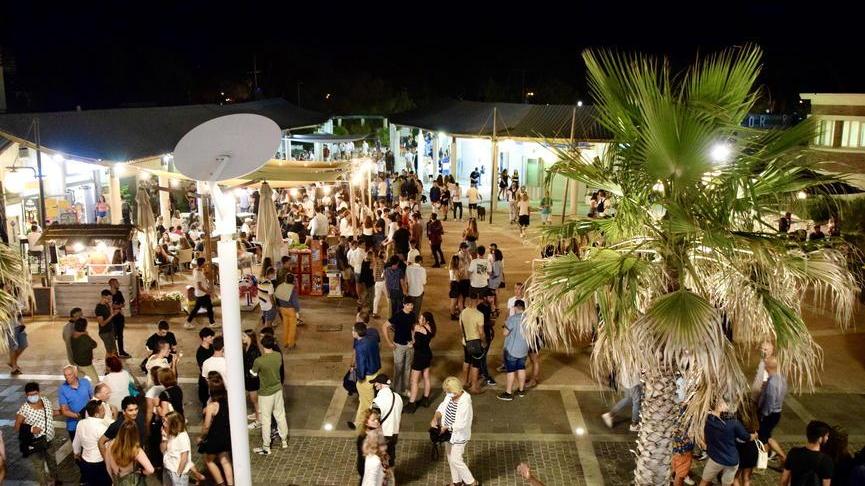 La città sopita si risveglia e un’ondata di giovani invade la notte di Marina