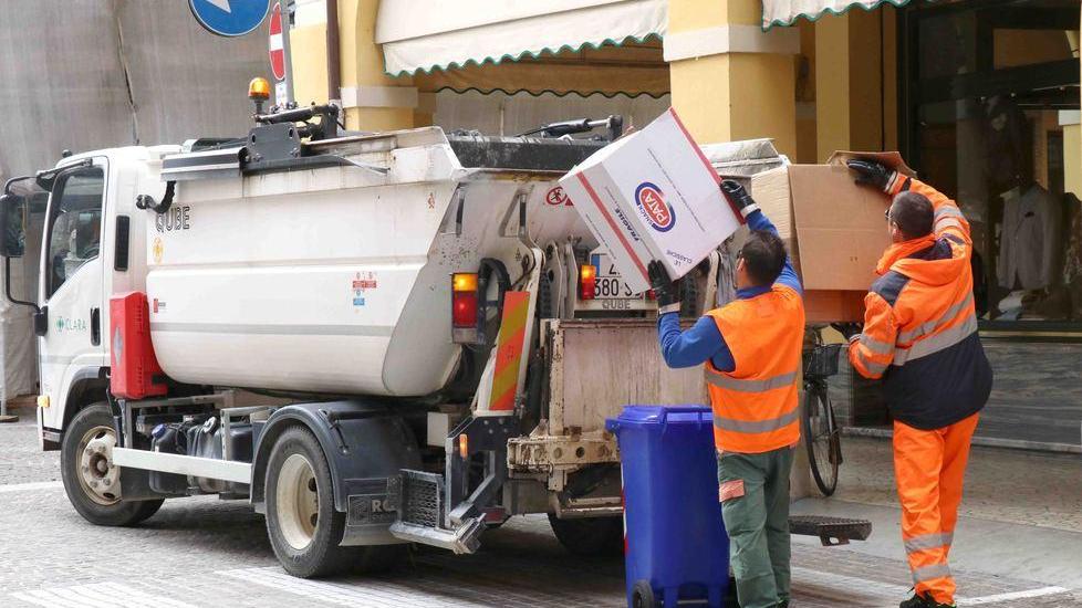 Cento dà il via al progetto per potenziare la raccolta rifiuti