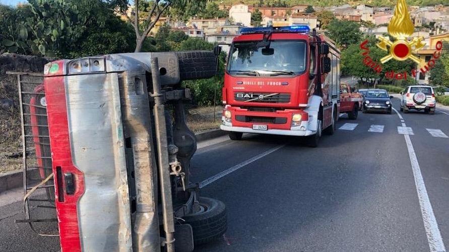 Scontro sulla circonvallazione, tre feriti portati al San Francesco