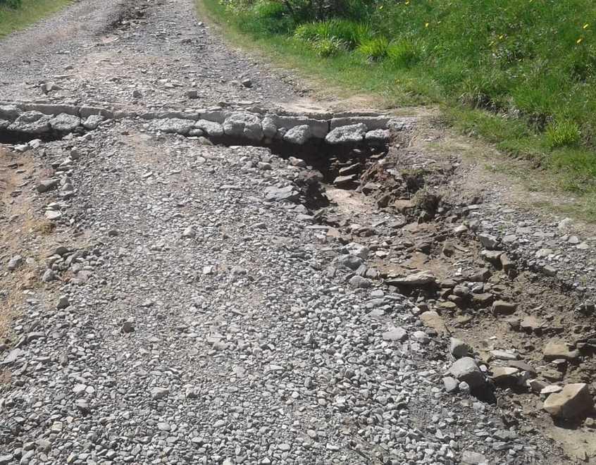Fanano Impossibile arrivare a Croce Arcana: la crepa sulla strada respinge i turisti 