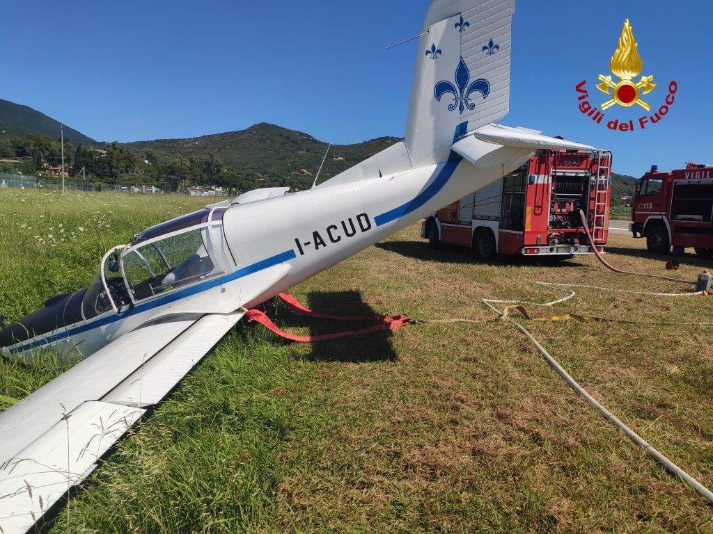 Aereo fuori pista all'Elba, parla il pilota: «Ho avuto paura, un malinteso ha causato l'incidente» 