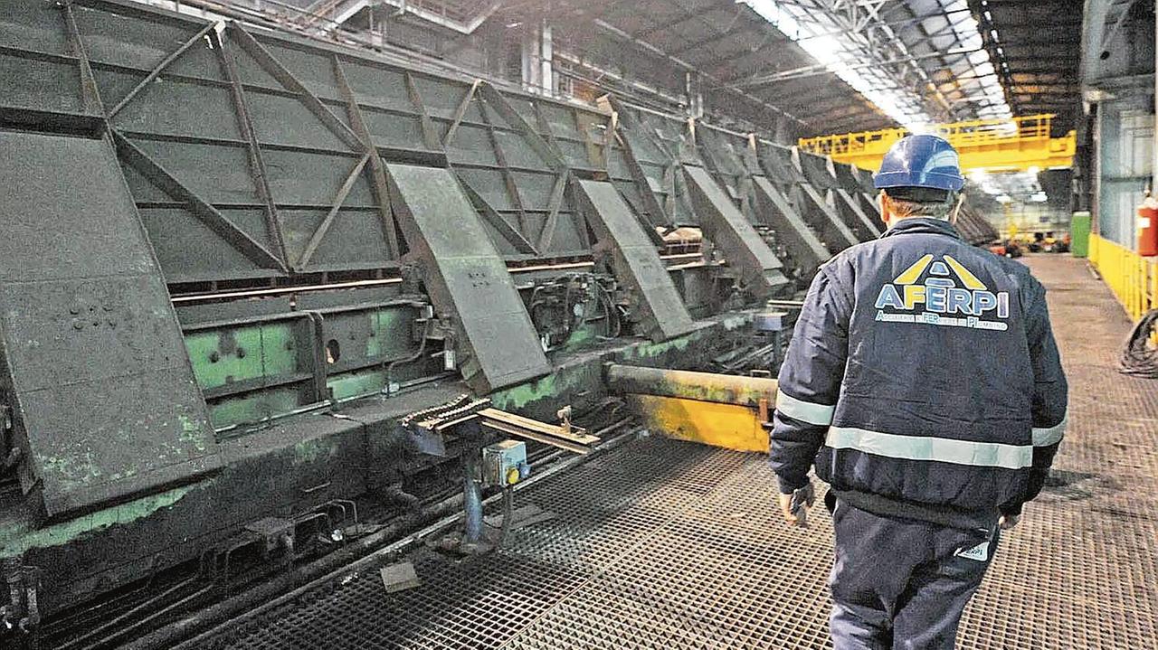 Jsw non paga fatture per un milione di euro: indotto dell'acciaio in allarme, 150 posti a rischio