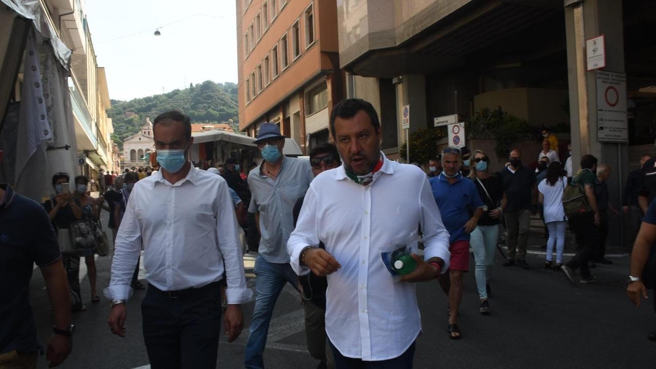 Salvini: "A Massa i compagni hanno chiuso ospedali e lasciato un buco da 400 milioni"