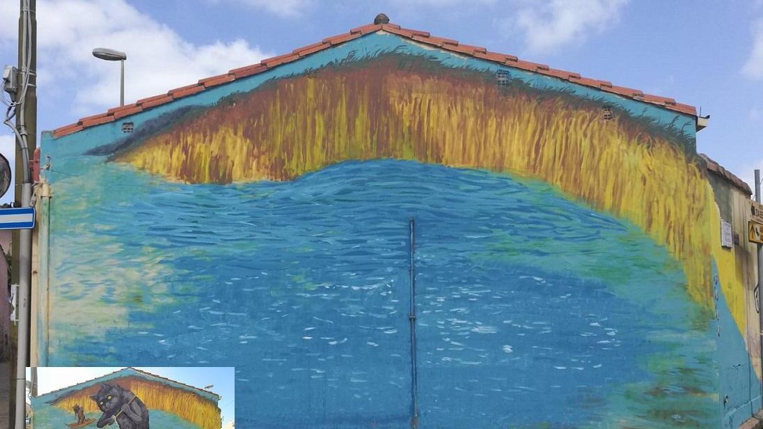 Cabras, l'artista cancella i gatti del murale: il Comune voleva bloccare il lavoro 