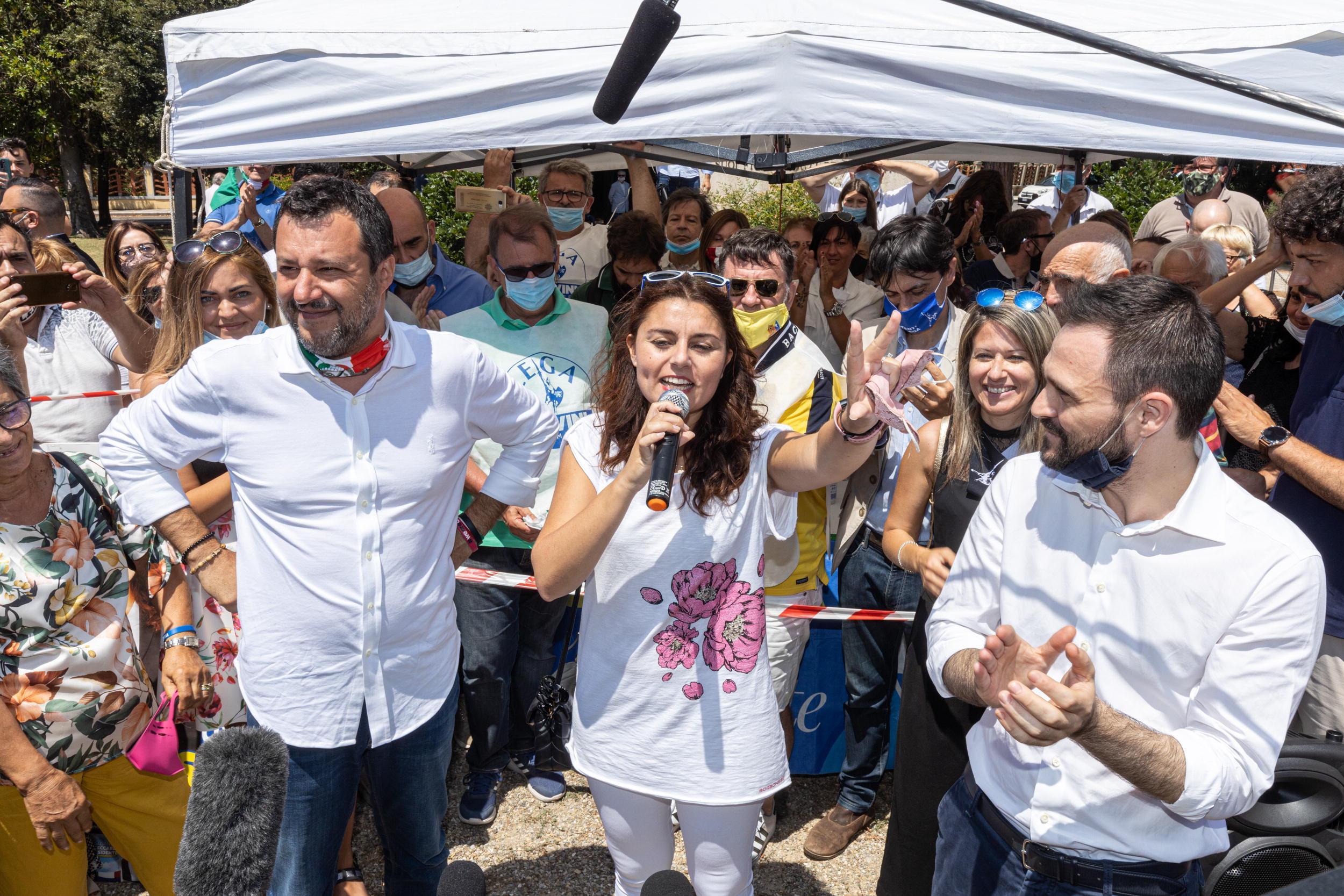 Matteo Salvini con Susanna Ceccardi e il sindaco di Montecatini, Luca Baroncini (Foto Nucci)