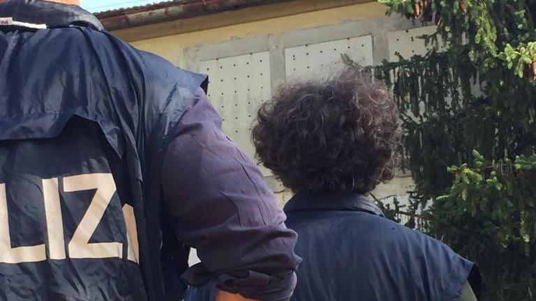 Perseguita l'ex e minaccia di sfregiarla con l'acido: arrestato a Cagliari