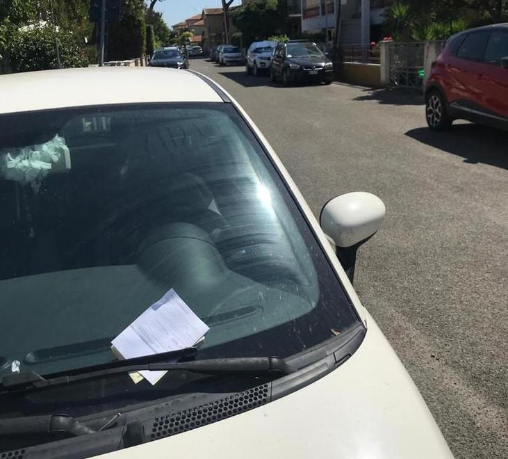 A Cecina la sosta selvaggia non va in vacanza: sono 169 le multe del fine settimana 