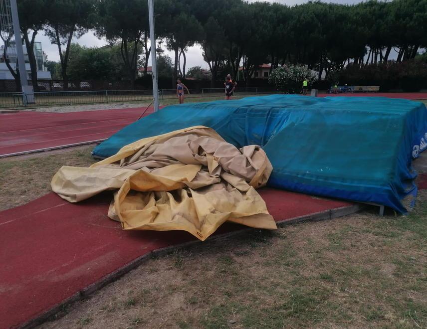 «Che sporcizia al campo scuola Se è così meglio tenerlo chiuso» 