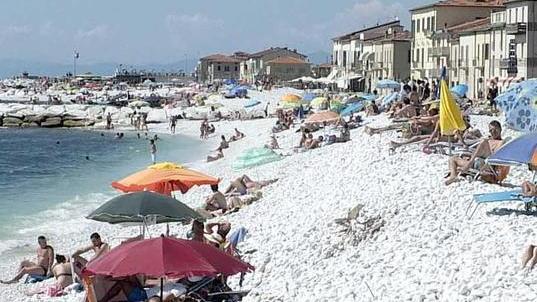Spiagge di ghiaia, duello infinito tra il Comune e la Regione
