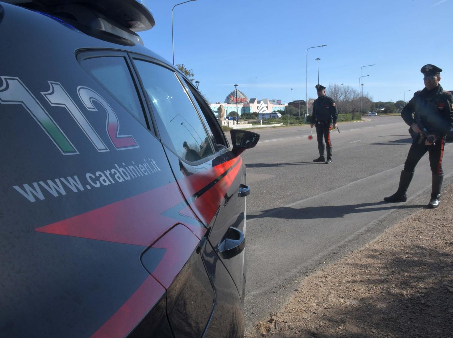 Droga in auto e in casa, due giovani nei guai 