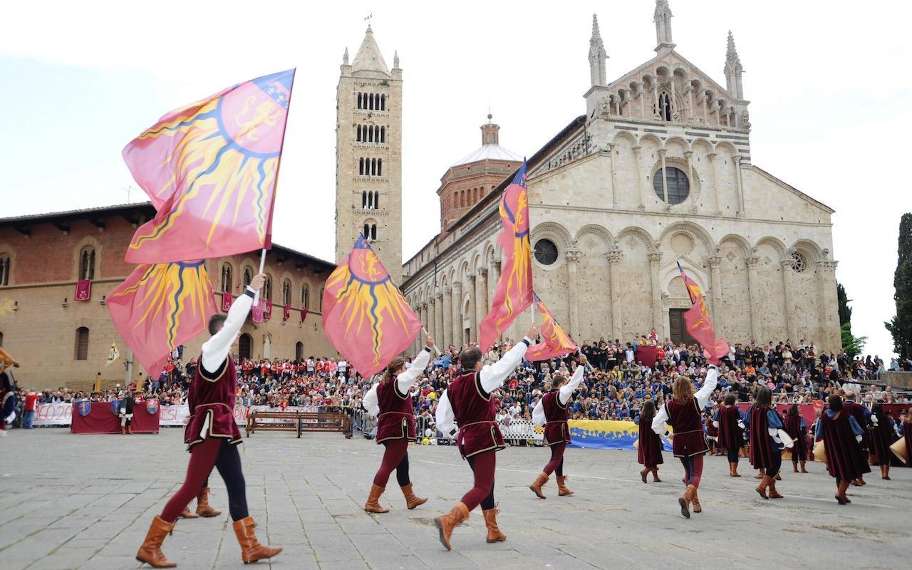Un'altra estate 2020: nel medioevo di Massa Marittima, sacro e profano nella piazza a stella 
