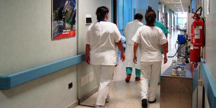 In Lucchesia si cercano 12 infermieri in Rsa e laboratori privati “sguarniti” dalla sanità pubblica 