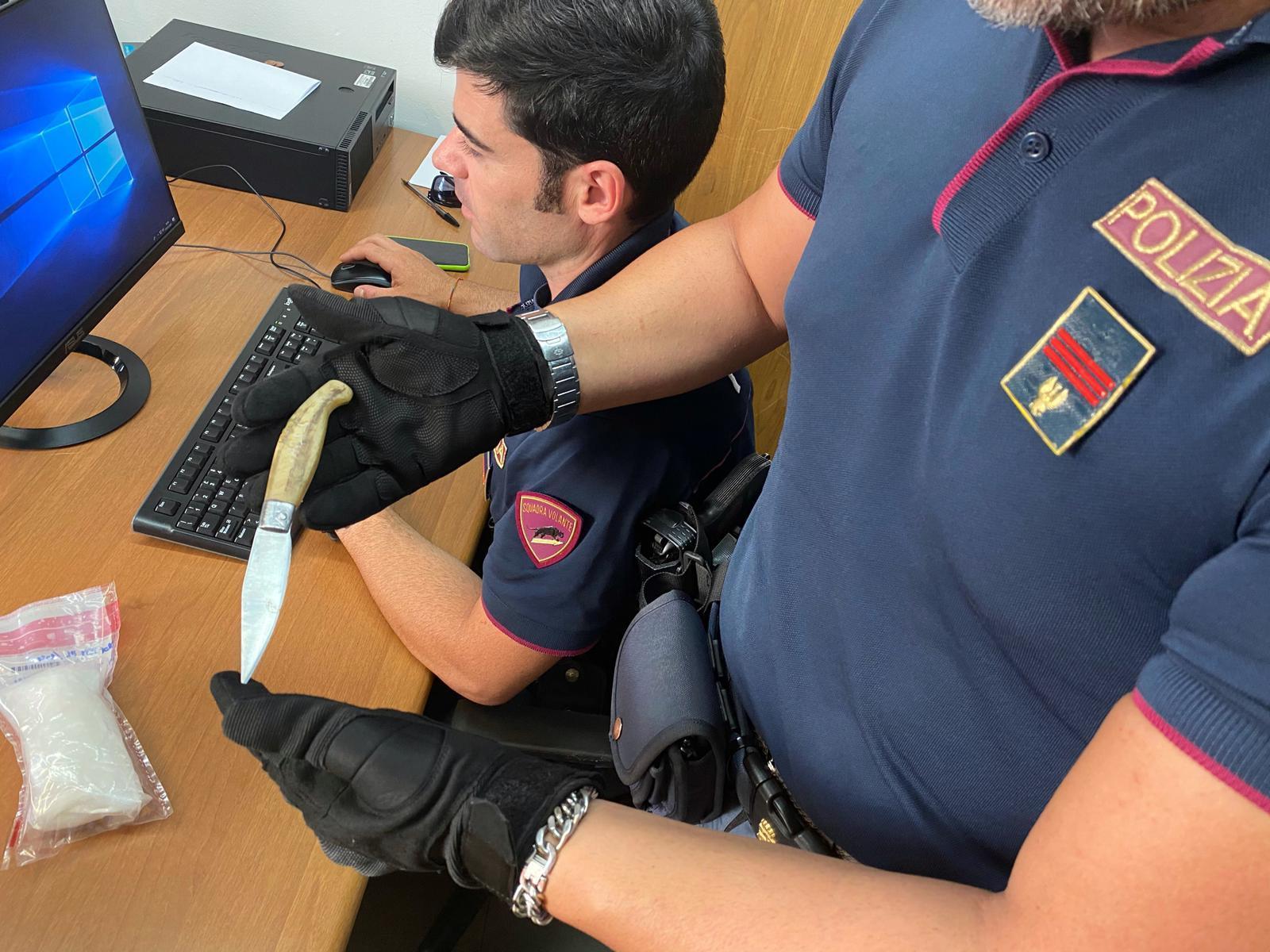 Cagliari, in scooter con un etto di cocaina vede gli agenti e cerca di scappare
