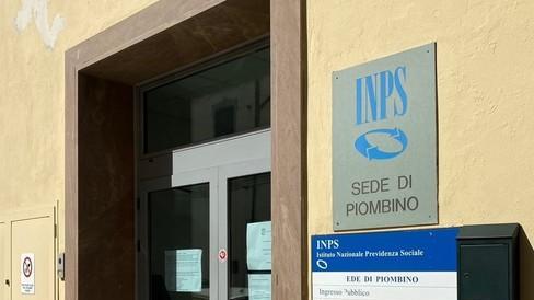 Sportelli dell’Inps chiusi, protestano i pensionati